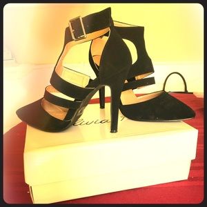 Strapped heels 👠 never worn 😊